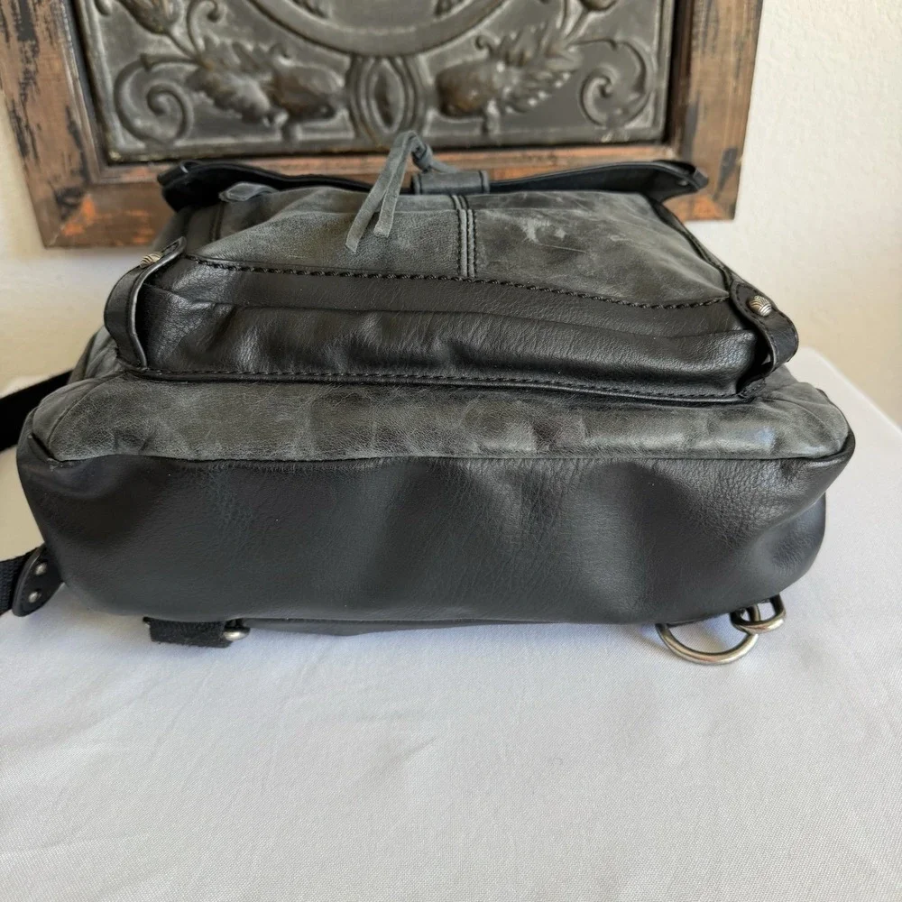 The Sak Ventura Womens Bag Black‎ Gray Leather Magnetic Snap Purse Backpack